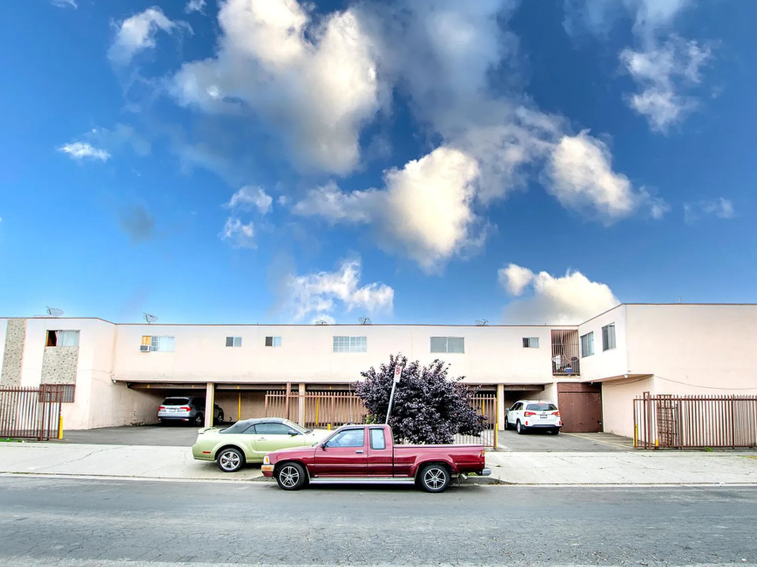 Figueroa Street Apartments — Photo 2