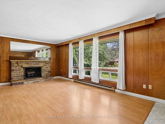 3rd image of 18 Garrett Dr