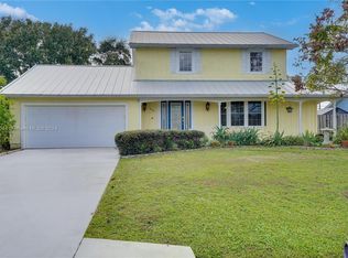 654 SE Crescent Ave, Port Saint Lucie, FL 34984