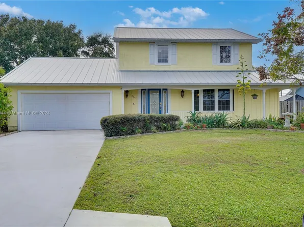 654 SE Crescent Ave, Port Saint Lucie, FL 34984