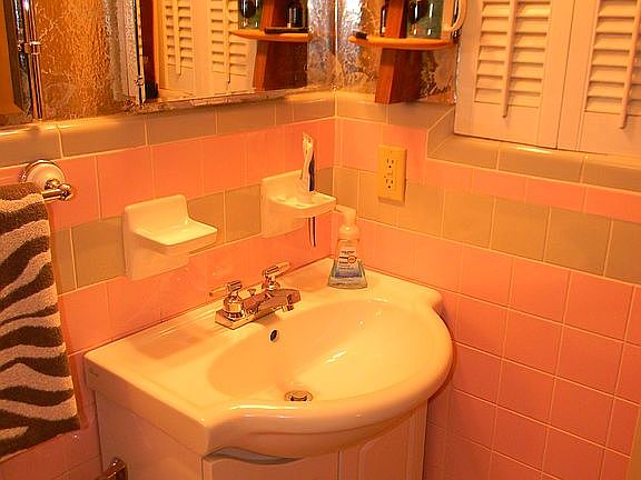 4th image of 4905 Earl St