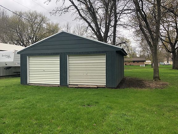 Extra double garage in back