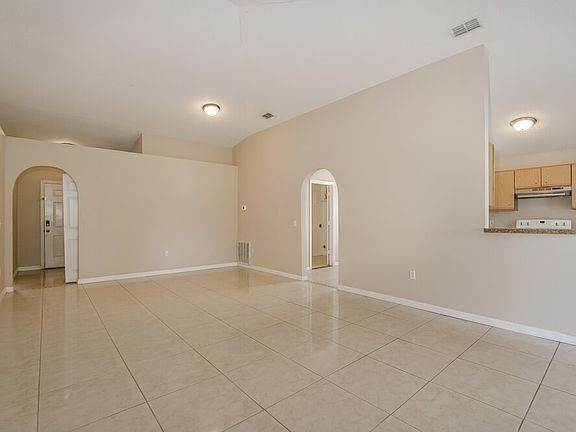 4th image of 16041 Wilkinson Dr