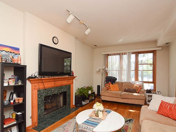 4th image of 920 N Paulina St APT 3