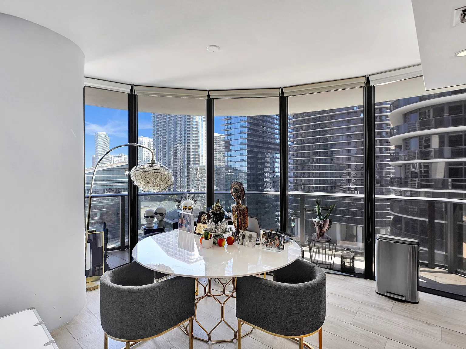 2 bed, 926 sqft, $5,100 — Photo 1