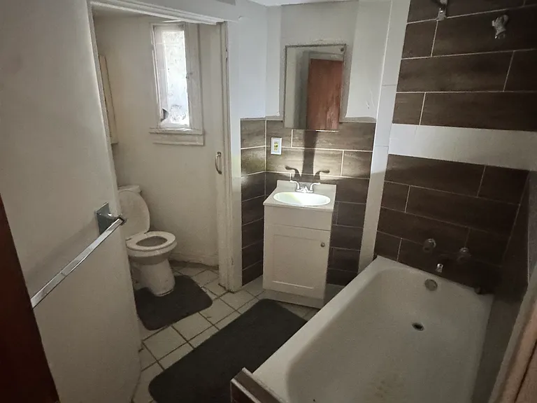 323 W Broad St #1 — Photo 2