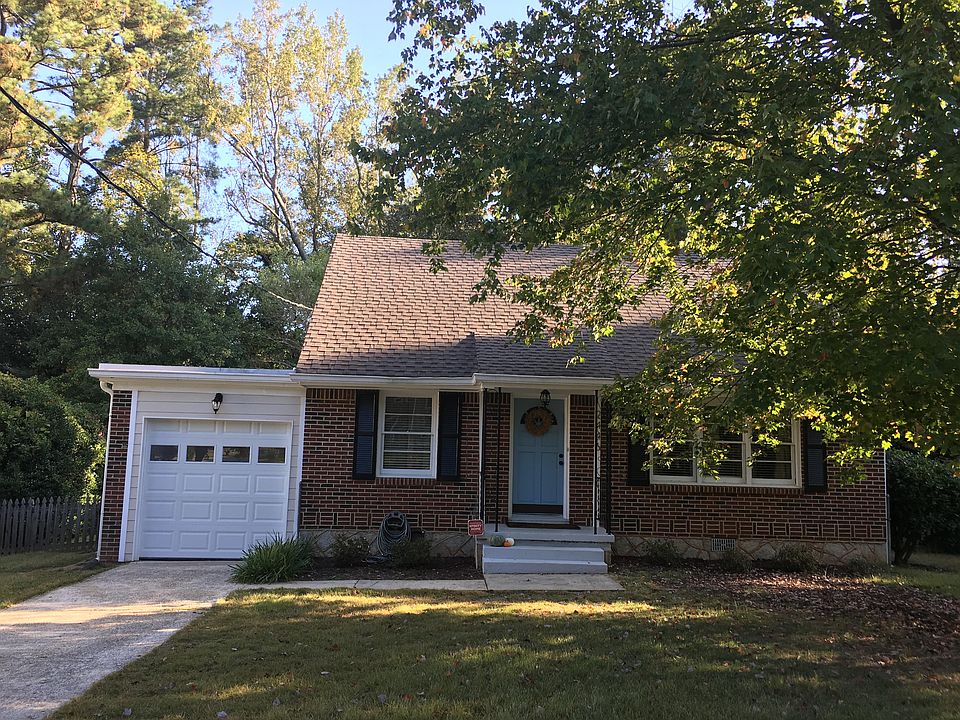 2nd image of 125 Glen Abbey Ln