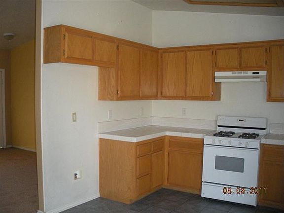 5th image of 16400 Allthorn St