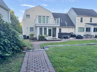 27 Hamilton Pl #B, Needham Heights, MA 02494