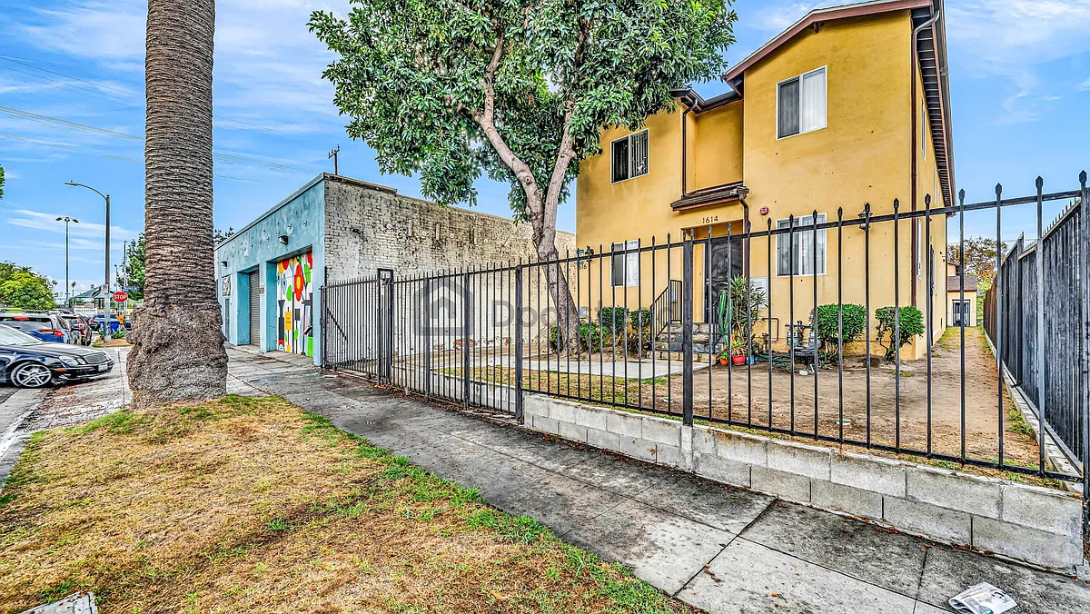 Building Photo - 1616 W 39th Pl