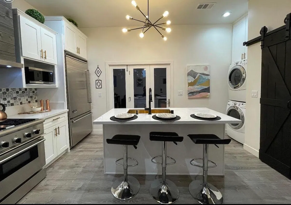 2 bed, 850 sqft, $4,400 — Photo 1