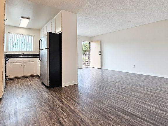 5th image of 4070 Mississippi St APT 3
