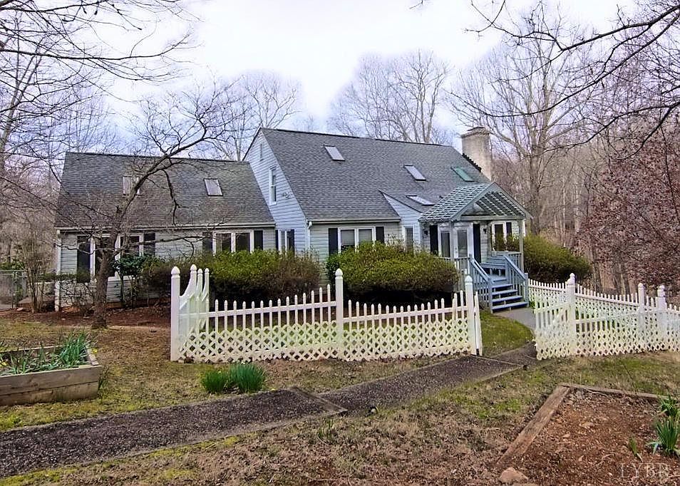 1st image of 407 St Andrews Cir
