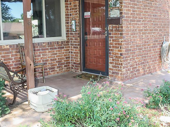 2nd image of 521 Parklane St