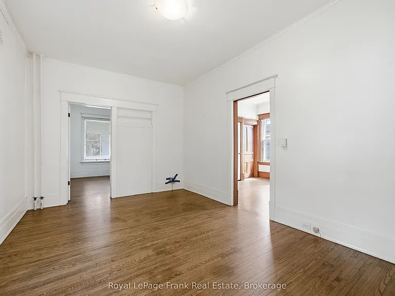 279 Kent St W — Photo 11