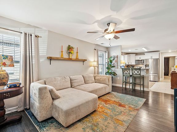 5th image of 554 E Park Ave