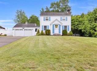 31 Blueberry Ln, East Hartford, CT 06118