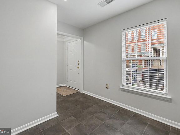 5th image of 194 Martin Ln