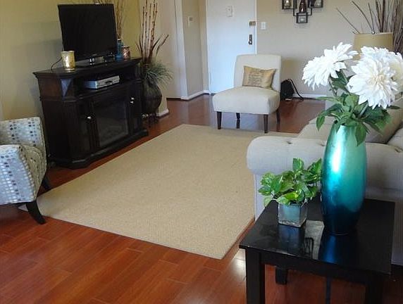 3rd image of 377 N Broadway APT 307