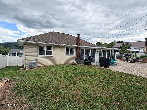 4th image of 1303 Pine St