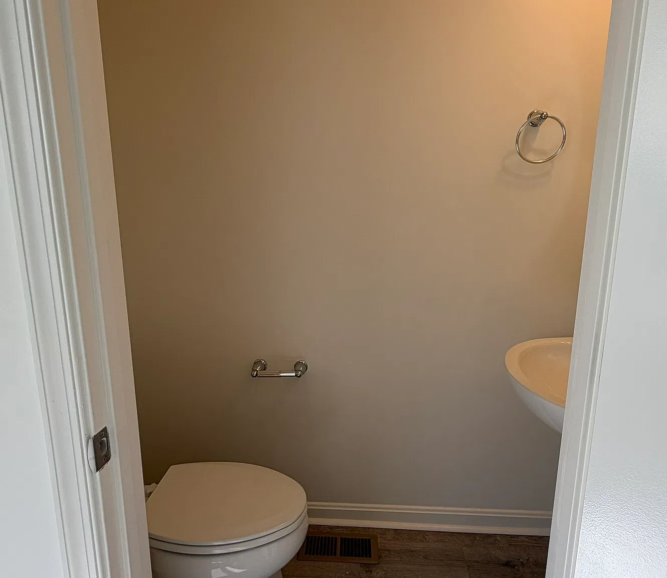 3 bed, 2.5 bath, 1850 sqft, $1,995 — Photo 3