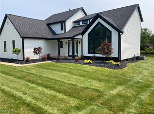 3189 Chardonnay Ln, Youngstown, OH 44514