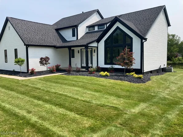 3189 Chardonnay Ln, Youngstown, OH 44514