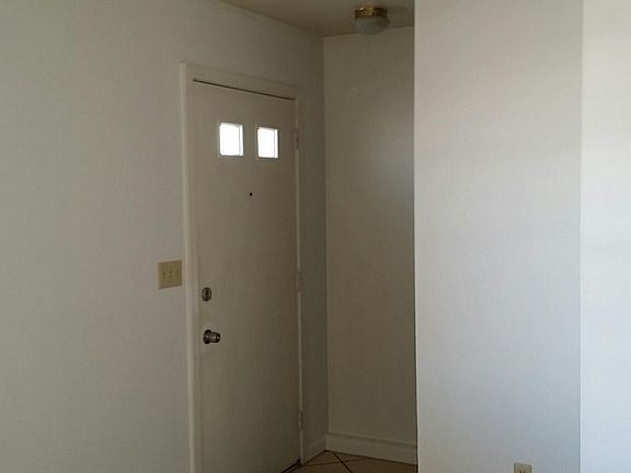4th image of 515 Greenfield Ln #B