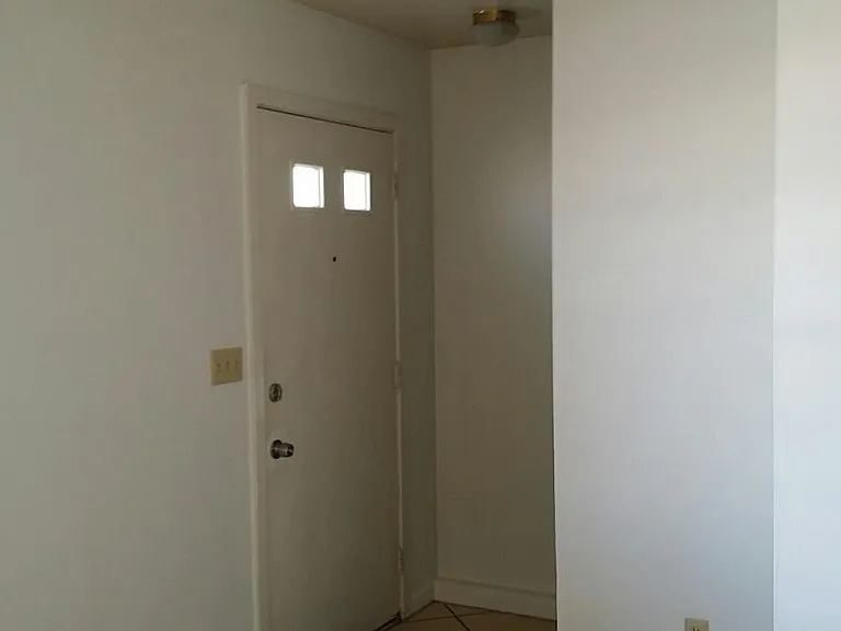 515 Greenfield Ln #B — Photo 4