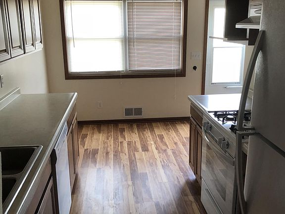 4th image of 10052 Harriet Ave S