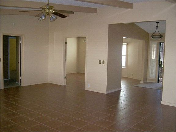 3rd image of 2912 Deering Dr