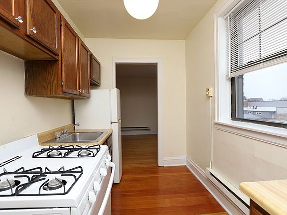 5th image of 373-73 Hazel Ave #C9