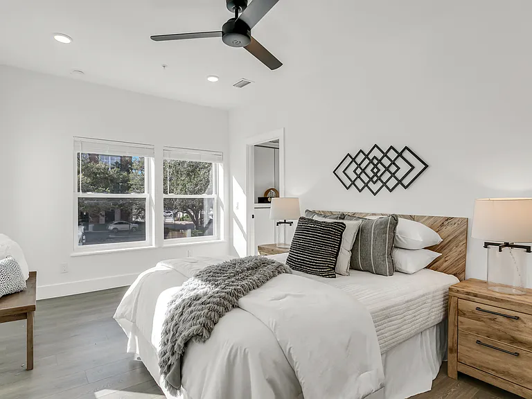3008 W Estrella St #2 — Photo 9