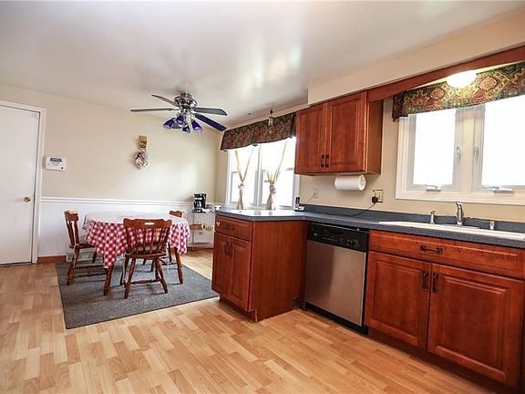 3rd image of 9 Pennicott Cir