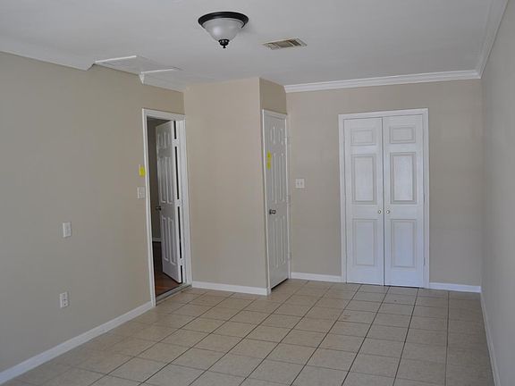4th image of 10214 Chesterfield Dr
