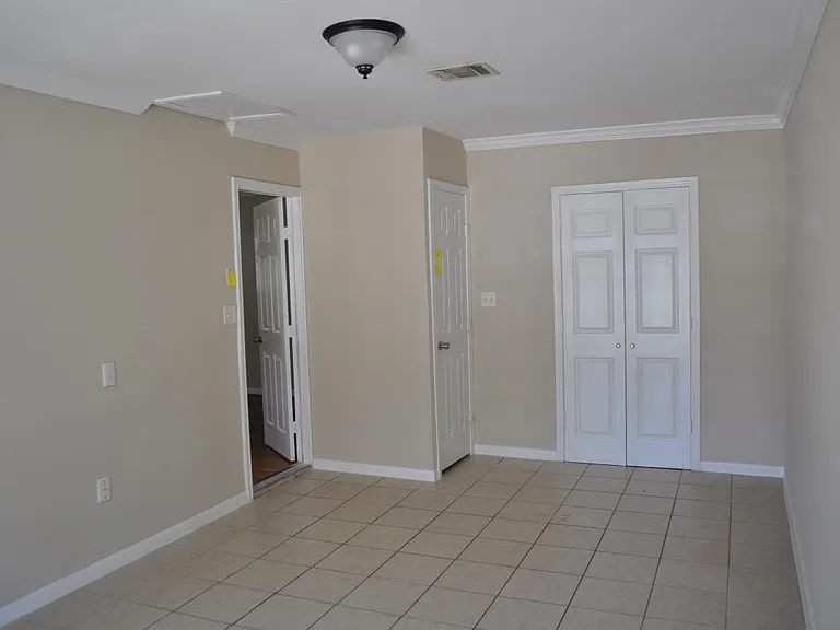 10214 Chesterfield Dr — Photo 4
