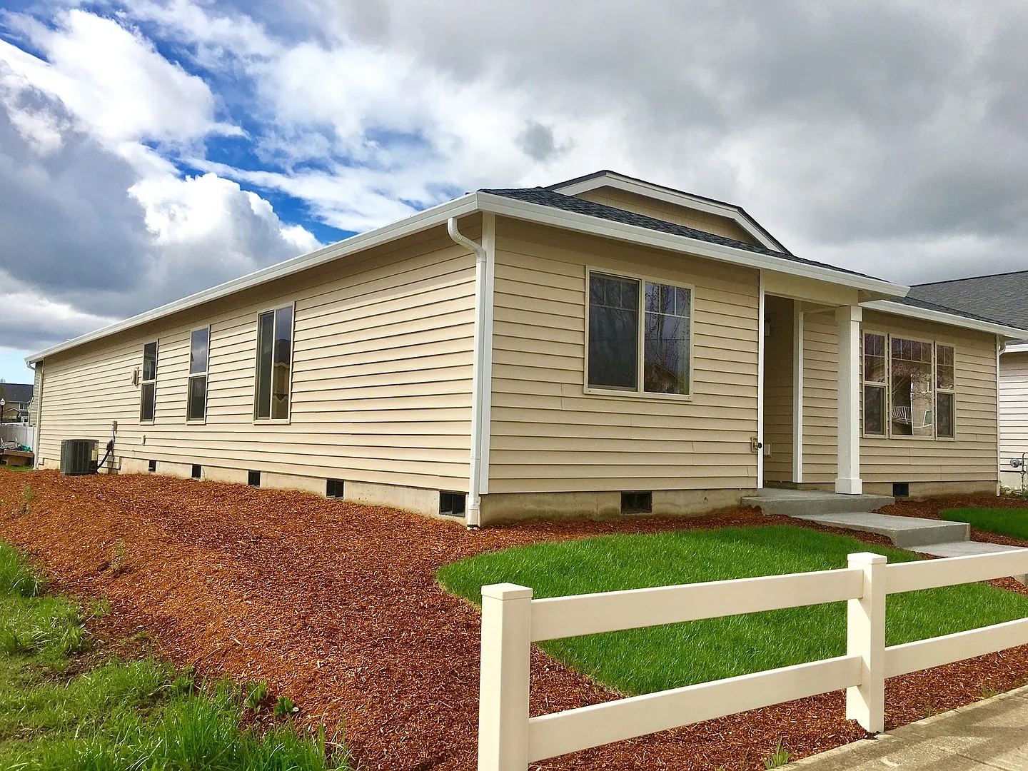 Newer 3BD Ranch Home in Desirable Battle Ground Location! — Photo 2
