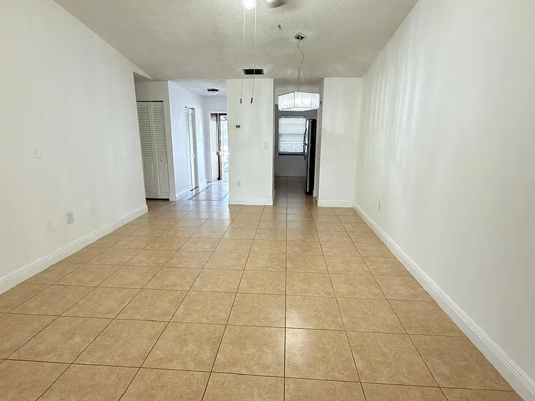 5302 SW 138th Pl — Photo 8