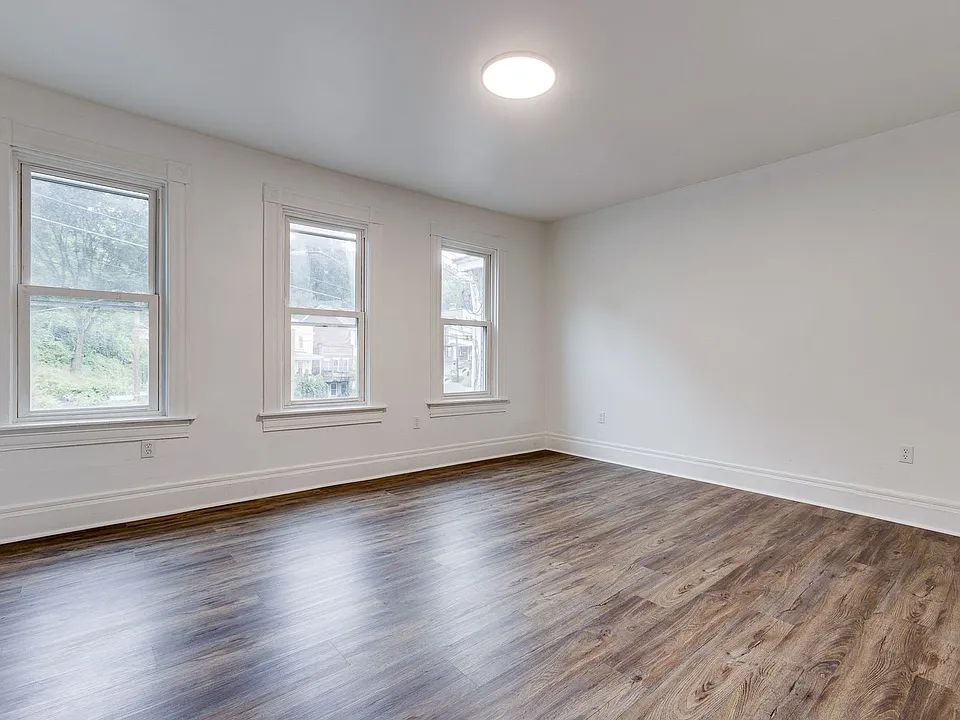 15 - 2641 S 18th