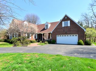 2 Herbst Rd, Coraopolis, PA 15108