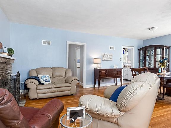 3rd image of 8724 Magdalen Ave