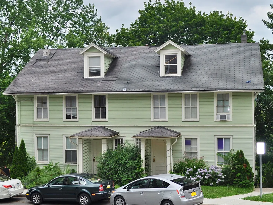 110 Highland Pl #2