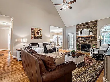 1071 Liberty Ln — Photo 5
