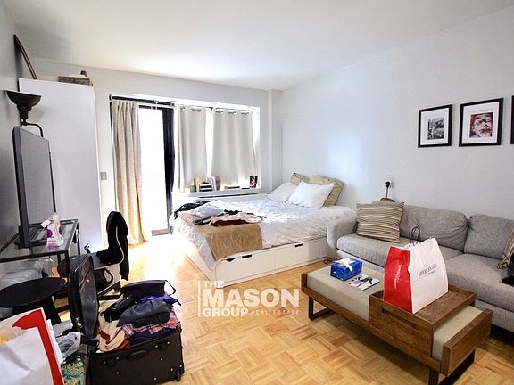 3rd image of 337 W 43rd St #4H