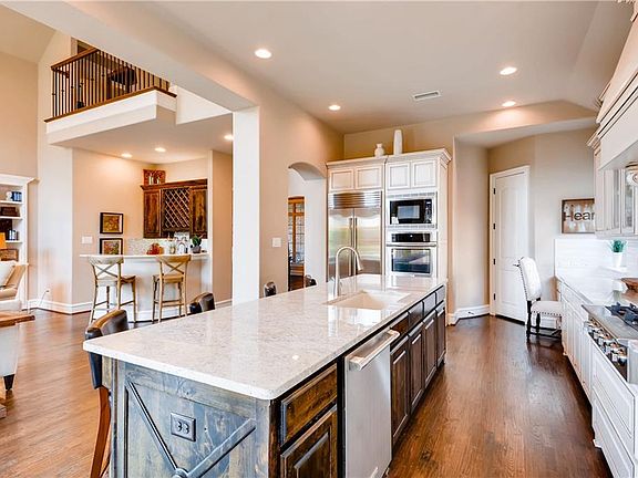 2nd image of 112 Alto Vista Dr
