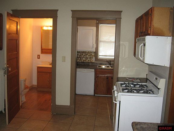 5th image of 216 N 2nd St