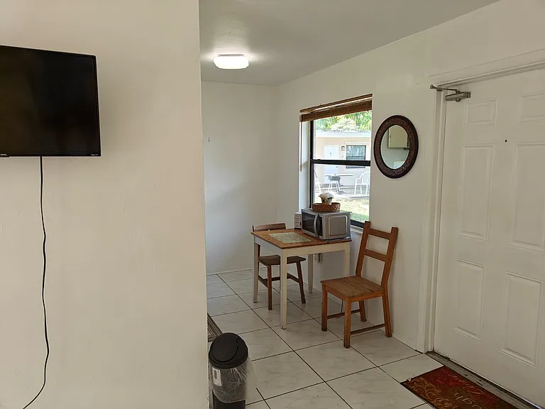 2010 Dewey St #5B — Photo 10