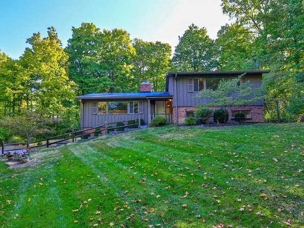 7390 Drake Rd, Cincinnati, OH 45243