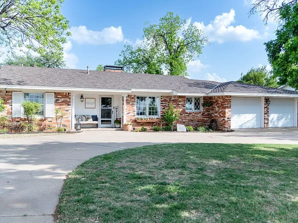 1902 Country Club Dr, Sweetwater, TX 79556