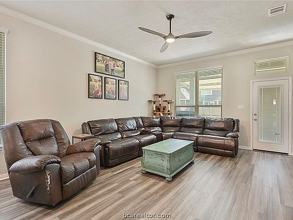 3rd image of 6319 Rockford Dr